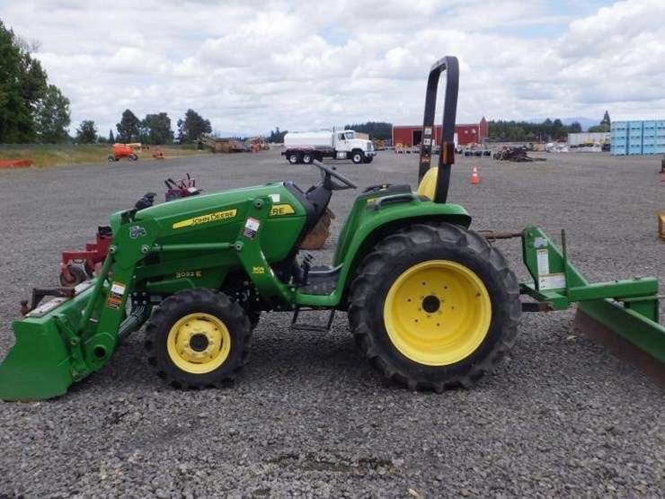 john-deere-3032e-image-8