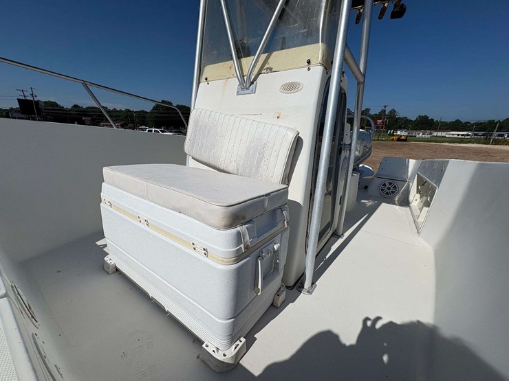 2002-hydra-sports-20'-center-console-boat-w/-tandem-axle-trailer-image-16