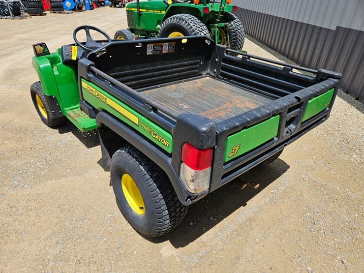 2011-john-deere-gator-image-3