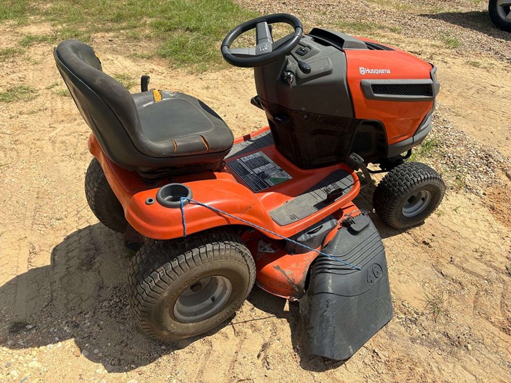 husqvarna-yth22v-46"-cut-riding-mower-image-3