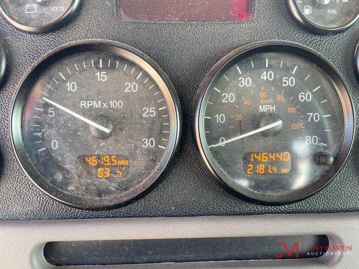 2016-peterbilt-365-image-46