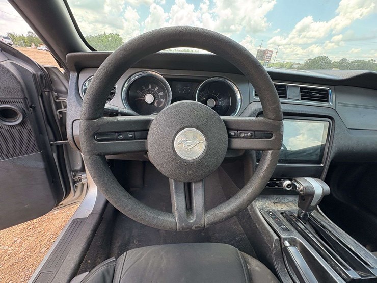 2010-ford-mustang-2-door-convertible-(117,578-miles)-image-10
