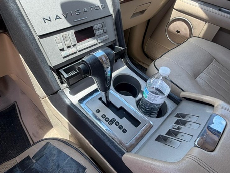 2005-lincoln-navigator-image-52