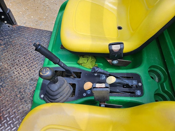 2020-john-deere-gator-image-27