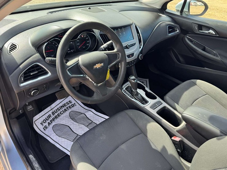 2018-chevrolet-cruze-ls-4-door-sedan-(73,376-miles)-image-11
