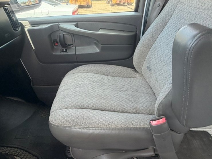 2013-chevrolet-express-3500-image-42