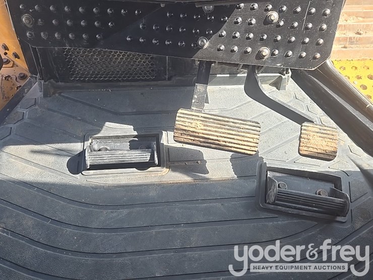 2019-caterpillar-d6t-lgp-image-55