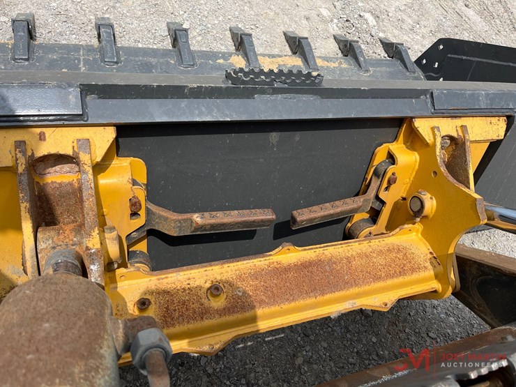 2023-deere-331g-image-7
