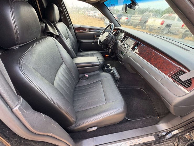 2008-lincoln-town-car-limousine-(86,235-miles)-image-17