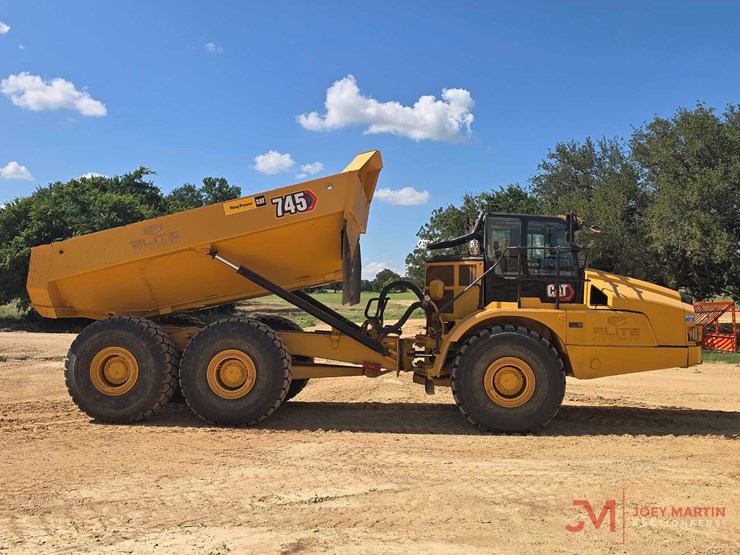 2021-caterpillar-745-image-2