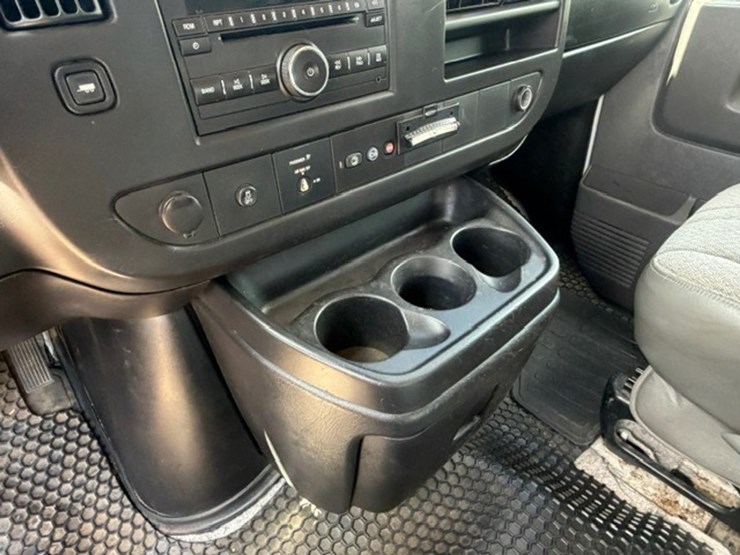 2013-chevrolet-express-3500-image-46