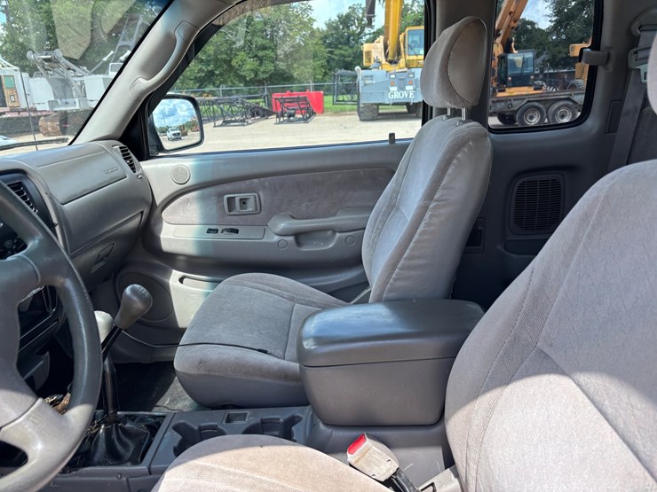 2002-toyota-tacoma-image-12