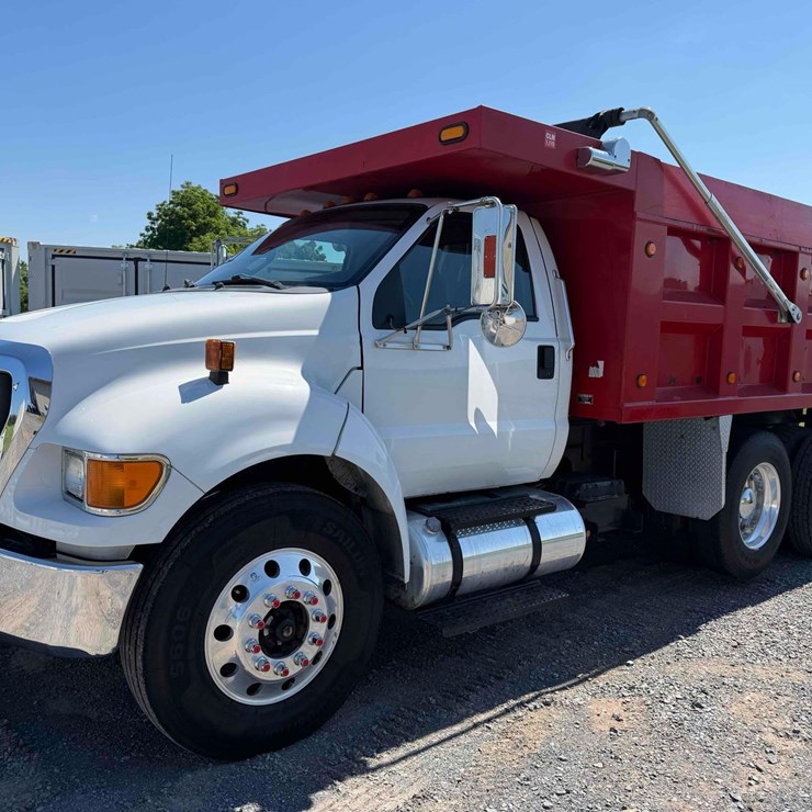 2015 FORD F750