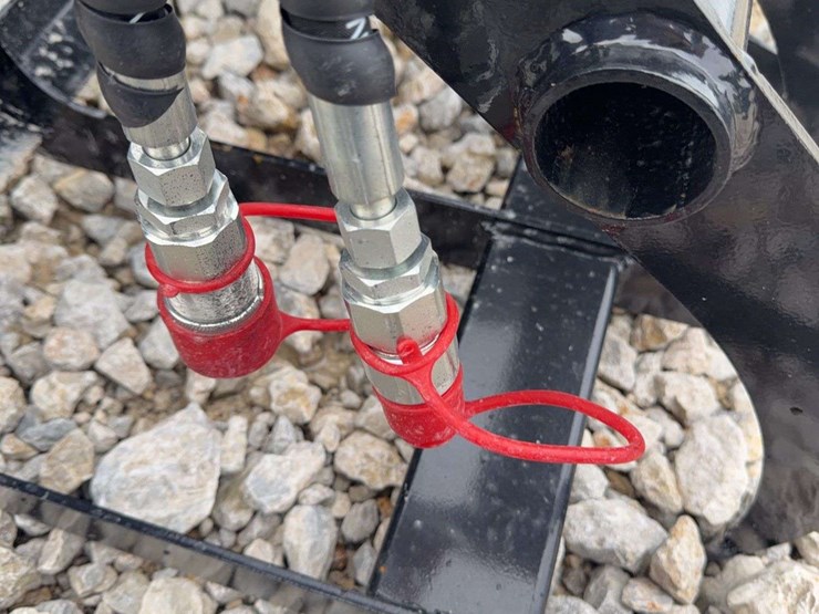 hydraulic-grapple-attachment-for-mini-skid-steer-image-4