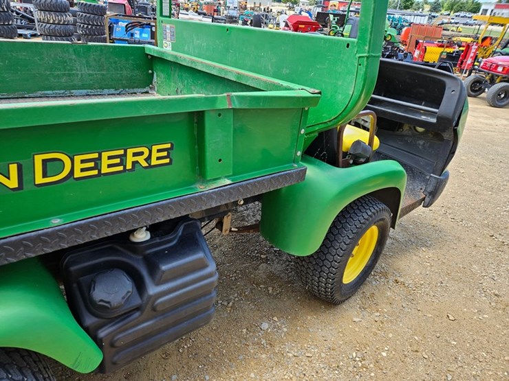 2020-john-deere-gator-image-22