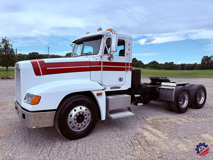 1996-freightliner-fld120-image-1