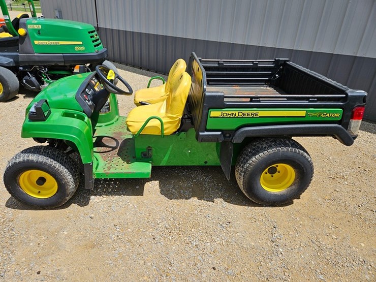 2014-john-deere-gator-image-2