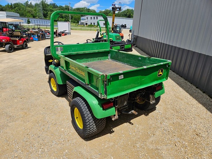 2020-john-deere-gator-image-3