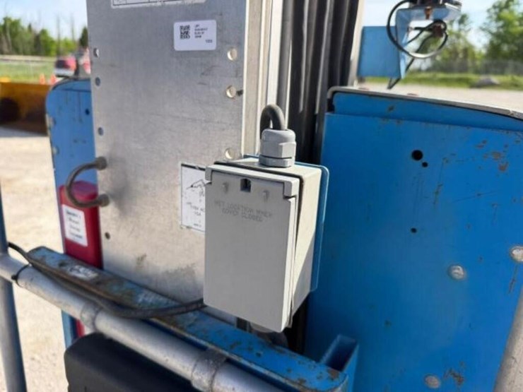 2015-genie-gr-20-electric-personnel-lift-gr1539528-image-11