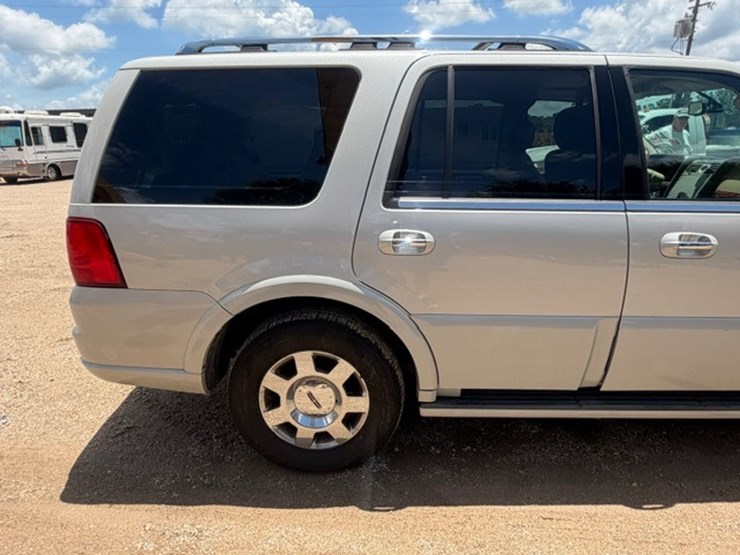 2005-lincoln-navigator-image-23