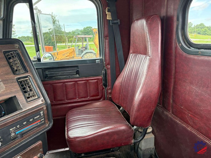 1993-freightliner-fld120-image-71