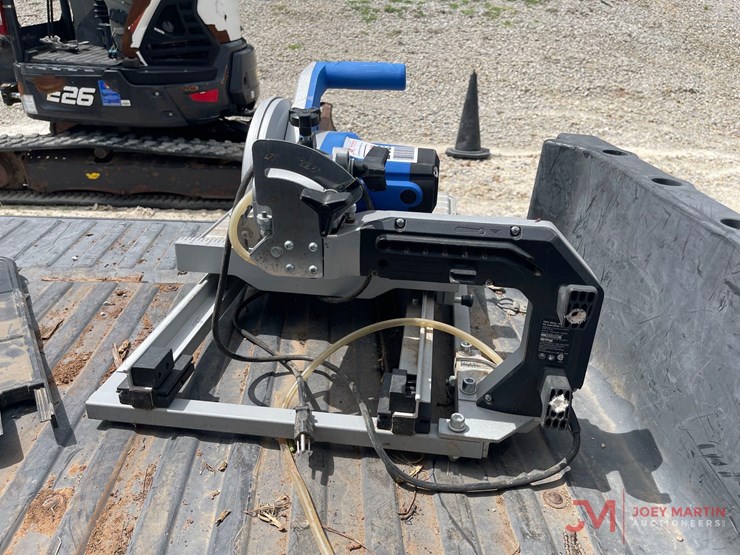 kobalt-wet-sliding-table-tile-saw-image-4