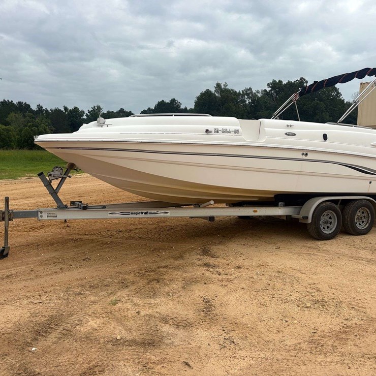 2000 Chaparral Sunesta 232 20' Deck Boat W/ Trailer