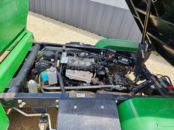 2020-john-deere-gator-image-38