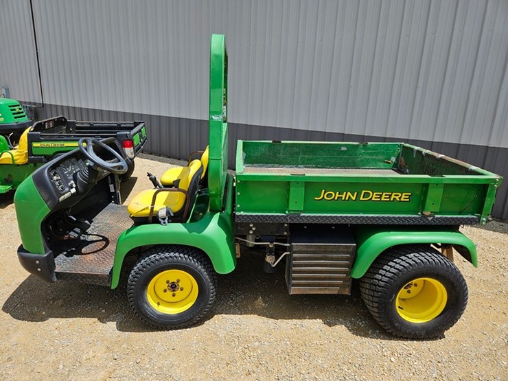 2020-john-deere-gator-image-2