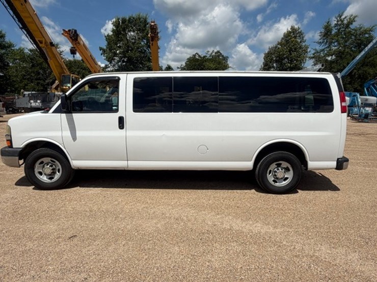 2013-chevrolet-express-3500-image-5