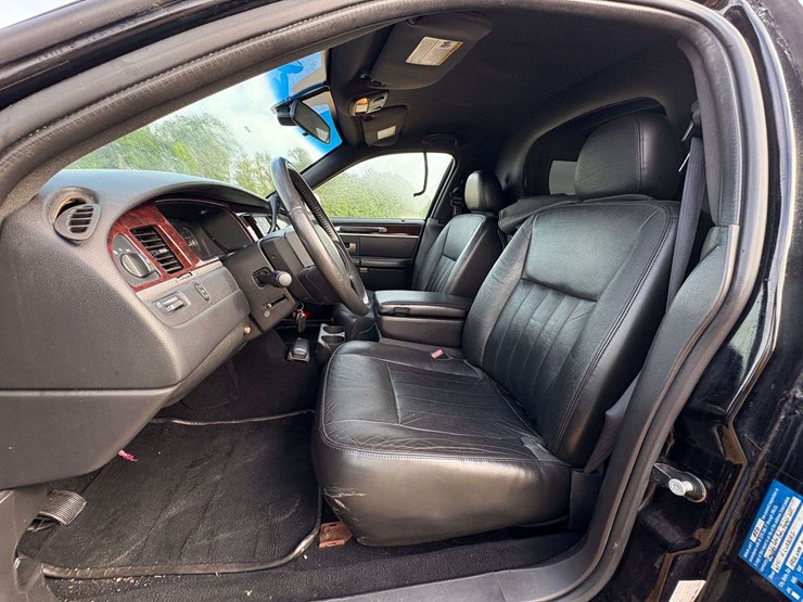 2008-lincoln-town-car-limousine-(86,235-miles)-image-12