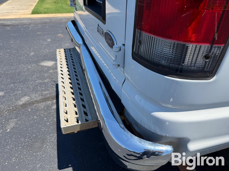 2013-ford-cargo-image-15