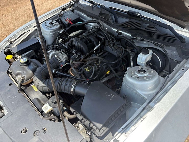 2010-ford-mustang-2-door-convertible-(117,578-miles)-image-16
