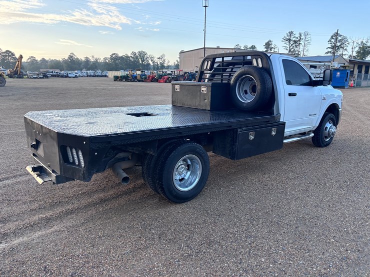 2020-dodge-ram-3500-image-4