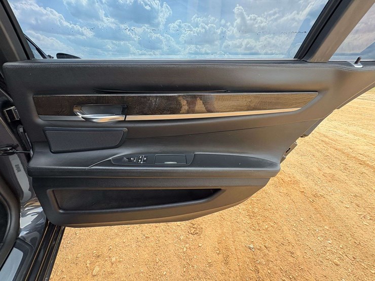 2012-bmw-7-series-4-door-sedan-(143,184-miles)-not-running-image-17