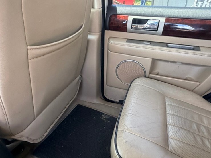 2005-lincoln-navigator-image-33