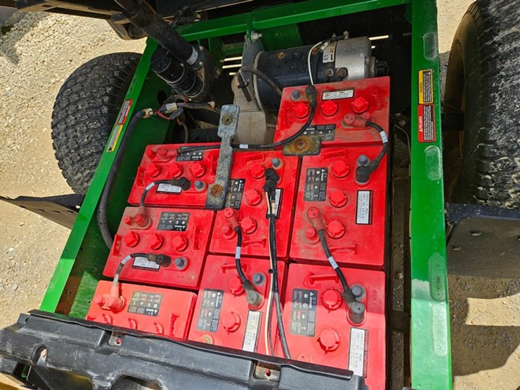 2011-john-deere-gator-image-23