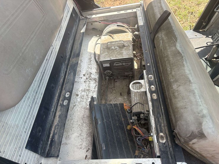 2005-club-carryall-utility-cart-image-10