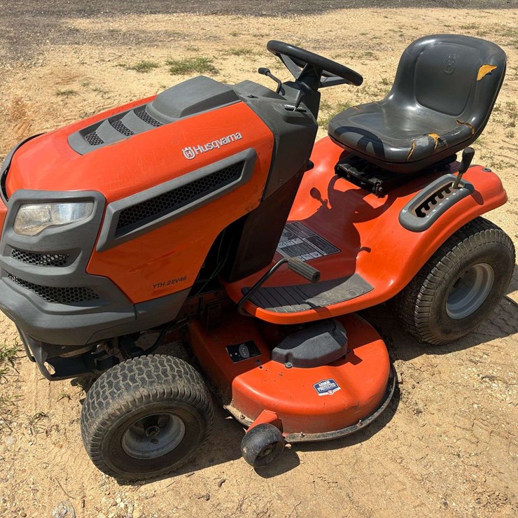 Husqvarna YTH22V 46" Cut Riding Mower