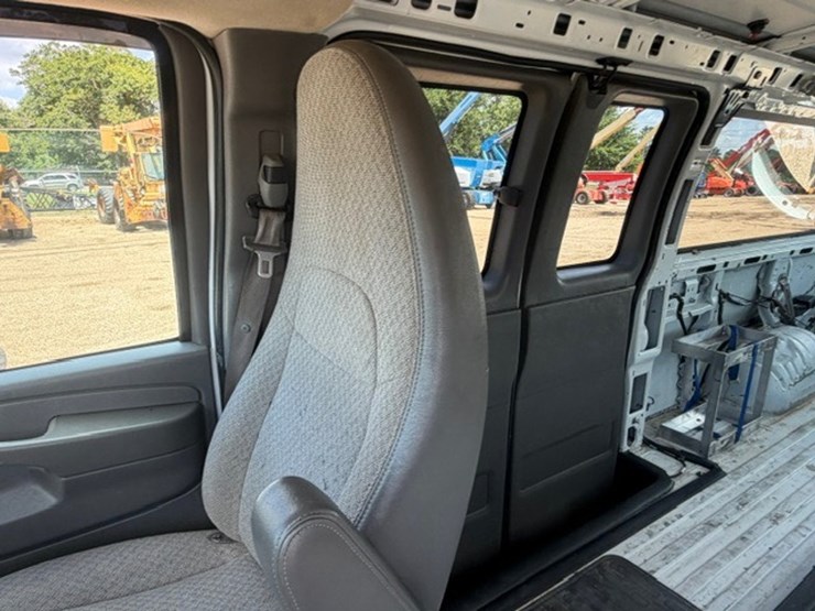 2013-chevrolet-express-3500-image-41