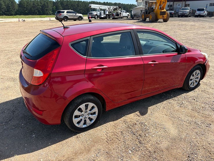 2017-hyundai-accent-4-door-hatchback-(116,839-miles)-image-3