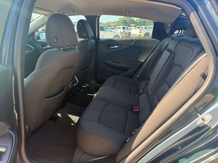 2019-chevrolet-malibu-4-door-sedan-(140,696-miles)-image-15