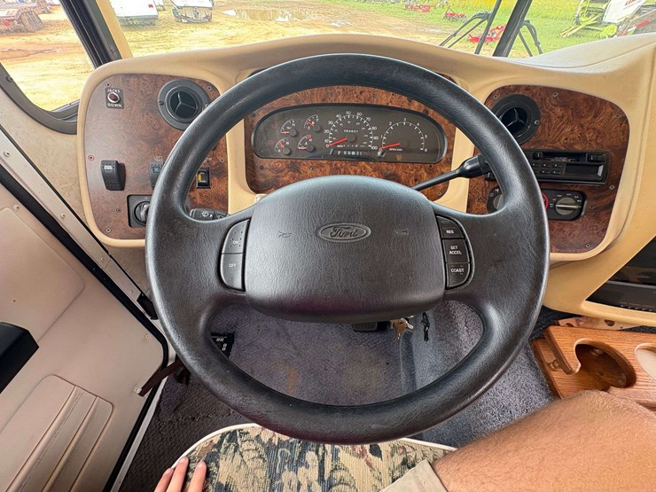 1999-allegro-bay-32'-motorhome-(62,037-miles)-image-12