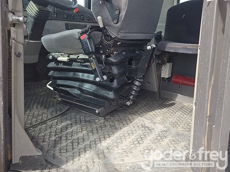 2020-volvo-a25g-image-49