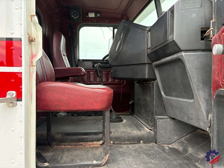 1993-freightliner-fld120-image-59