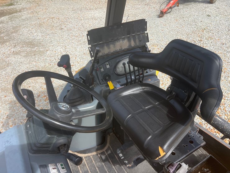 new-holland-u80-image-9