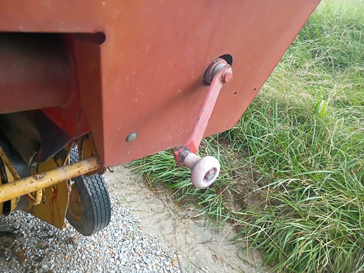 new-holland-660-image-19