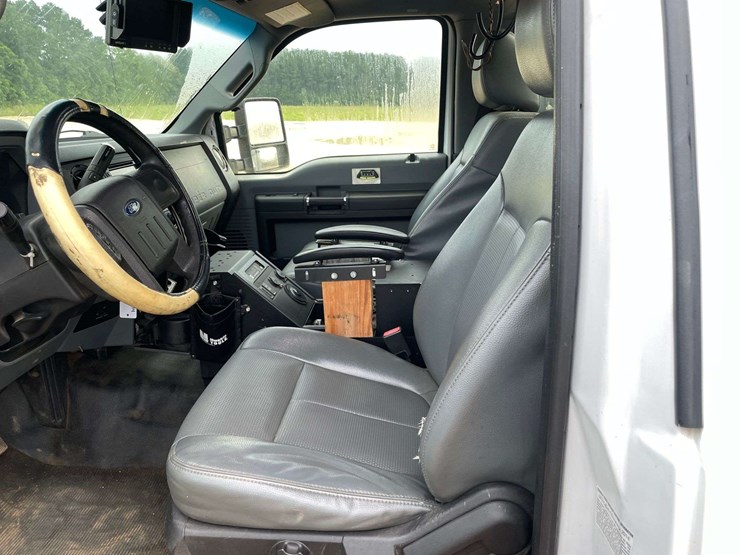 2014-ford-f550-image-10