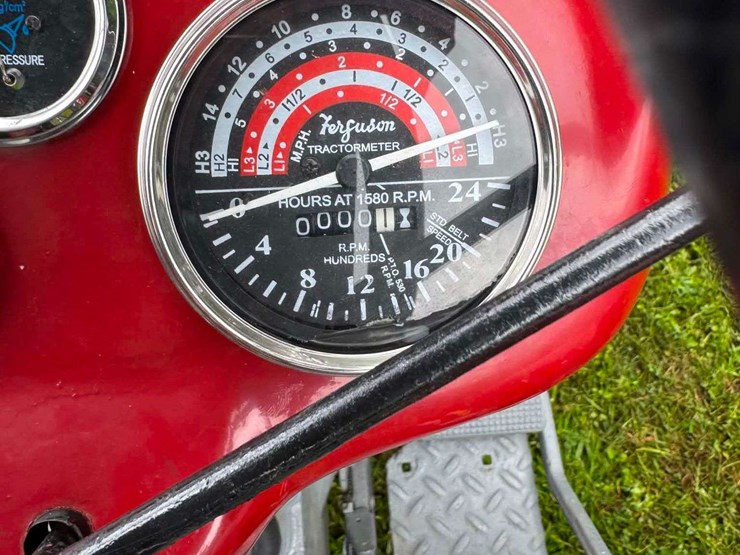 massey-ferguson-2135-image-13