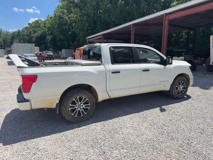 2022-nissan-titan-image-6